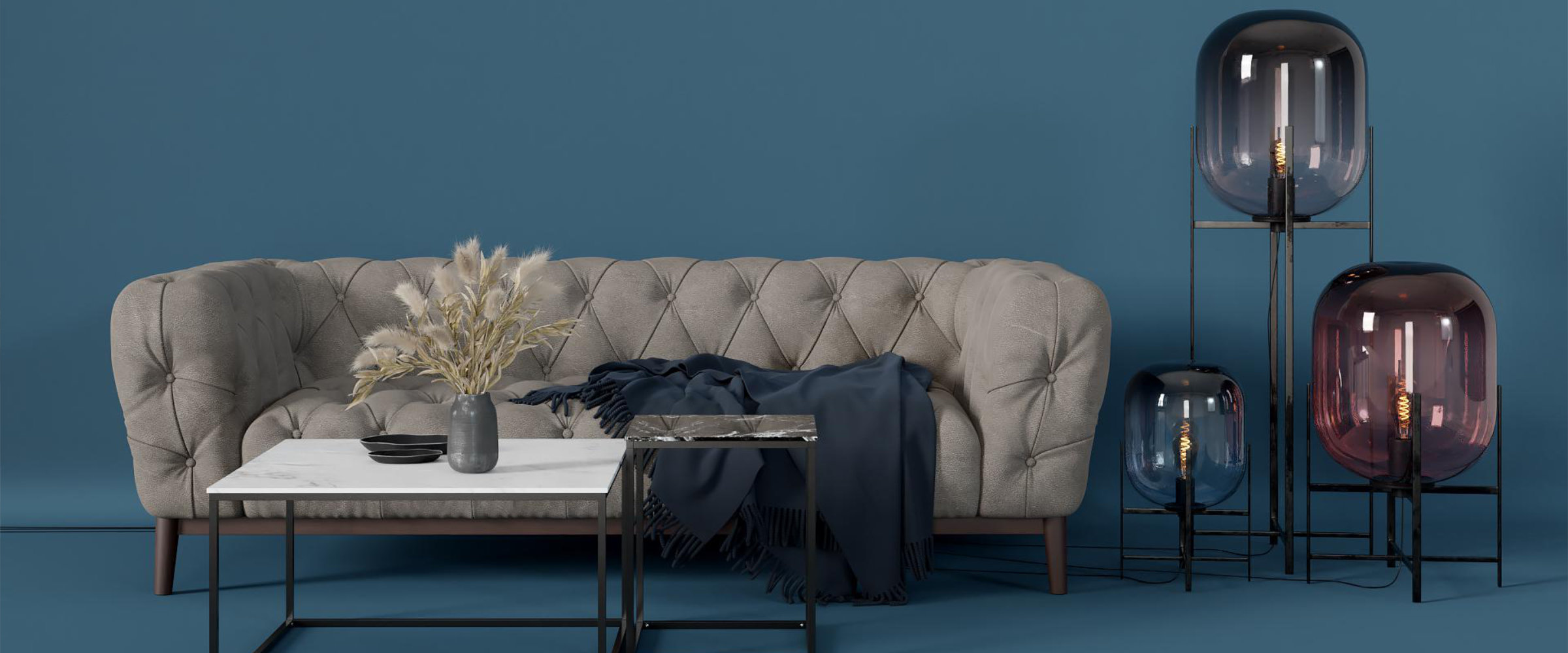 3D-Visualisierung: Chesterfield-Sofa mit Couchtischen aus Marmor und Glasleuchten vor petrolblauer Wand